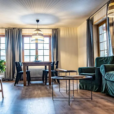 Leluja Apartment *